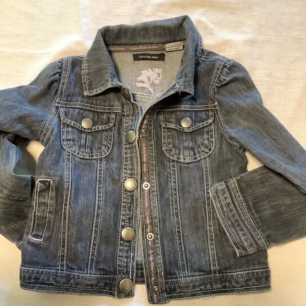 CALVIN Klein Girls Jean Jacket with snap closure. Size 5.